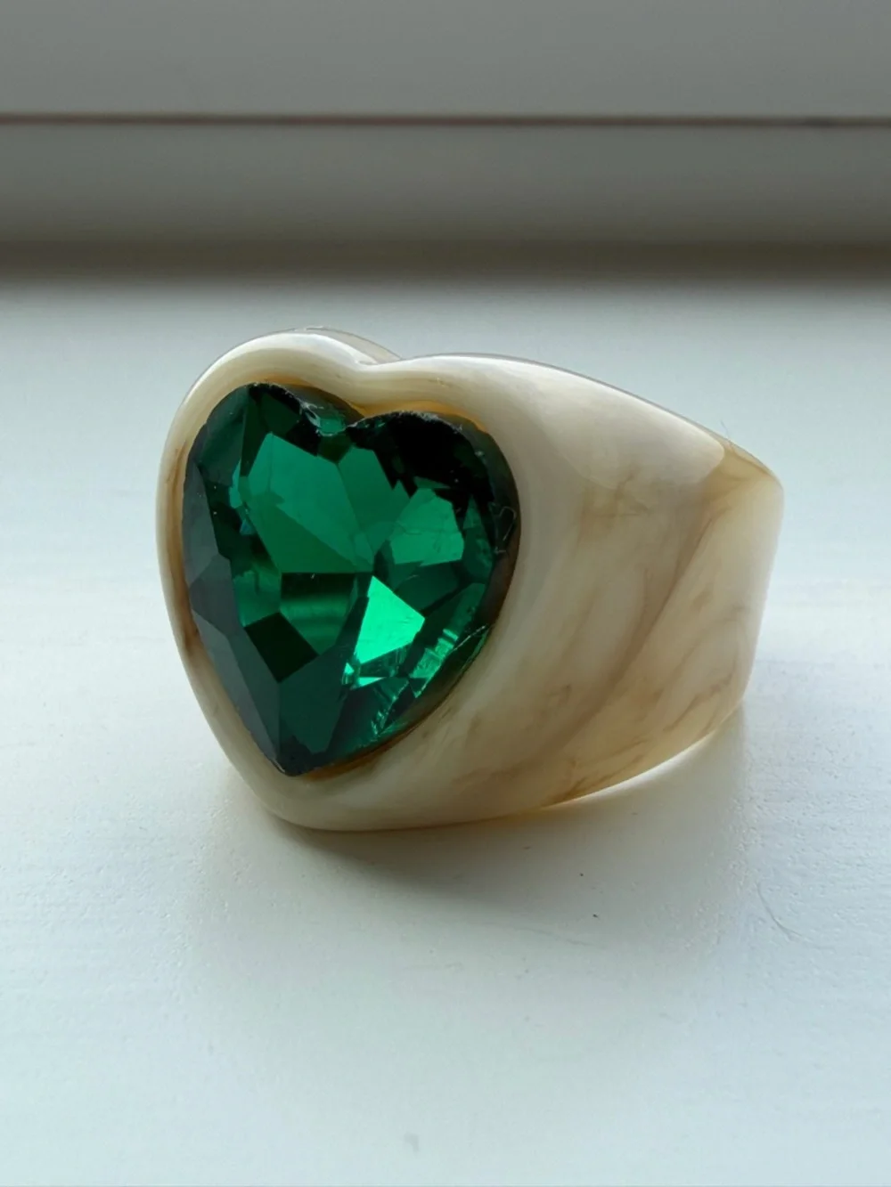 Chunky Resin Cocktail Heart Ring With Green Faceted Cubic Zirconia Gem - Size 7
